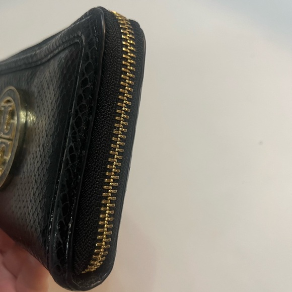 Tory Burch full zip black snake wallet - Picture 2 of 7